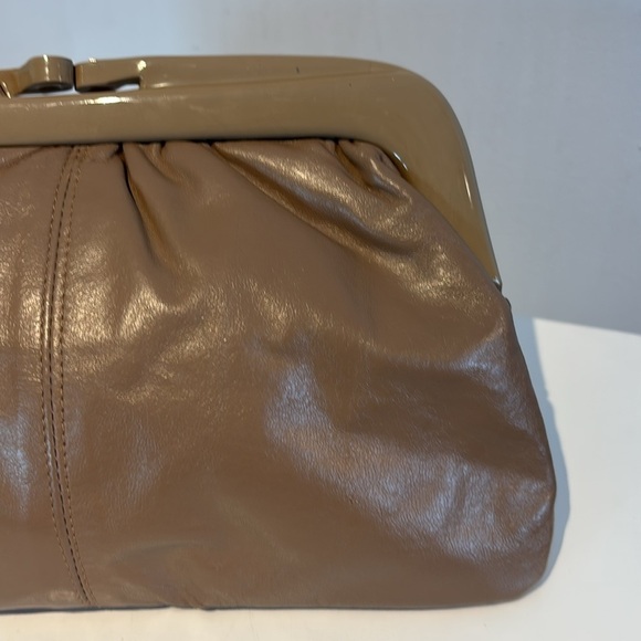 Vintage taupe leather and lucite clutch purse - Picture 3 of 12